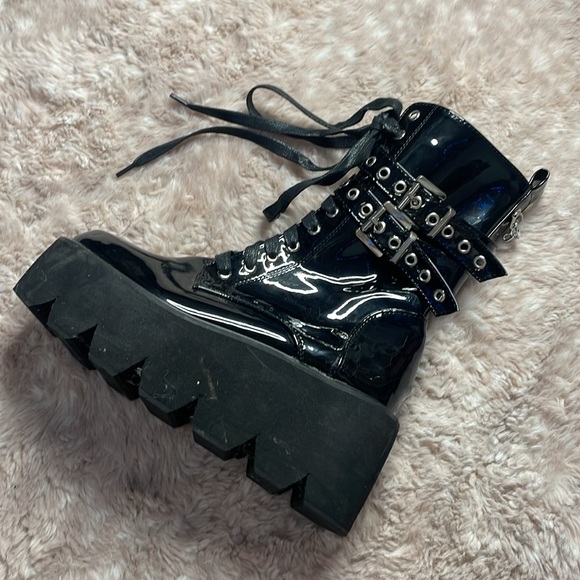 boots - Picture 4 of 5